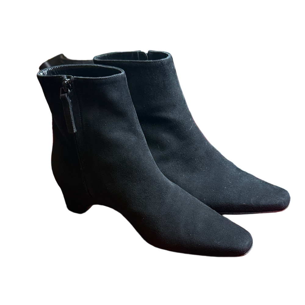 Manolo Blahnik Elegant Black Ankle Boots